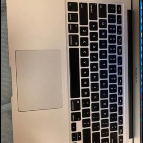 2017 MacBook Air - Picture 3 of 3